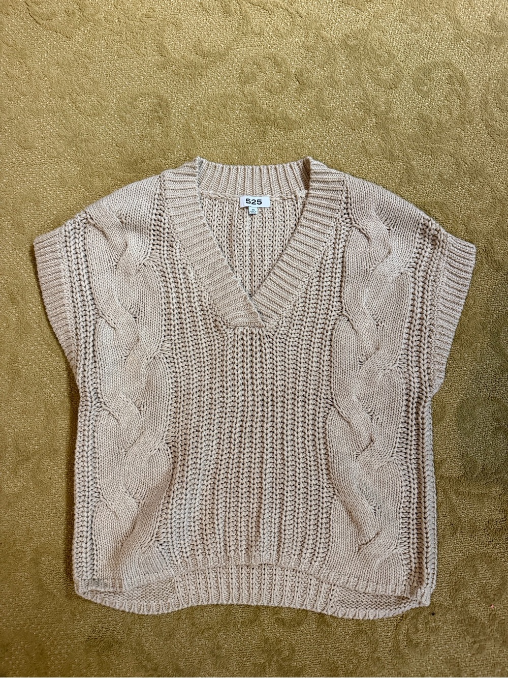 525 America Cable-Knit V-Neck Sweater Vest in Blush Pink